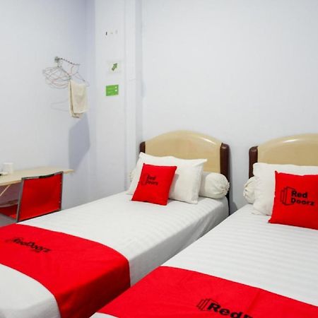 Reddoorz @ Hotel Bravo Pantai Kamali Bau Bau Baubau Екстериор снимка