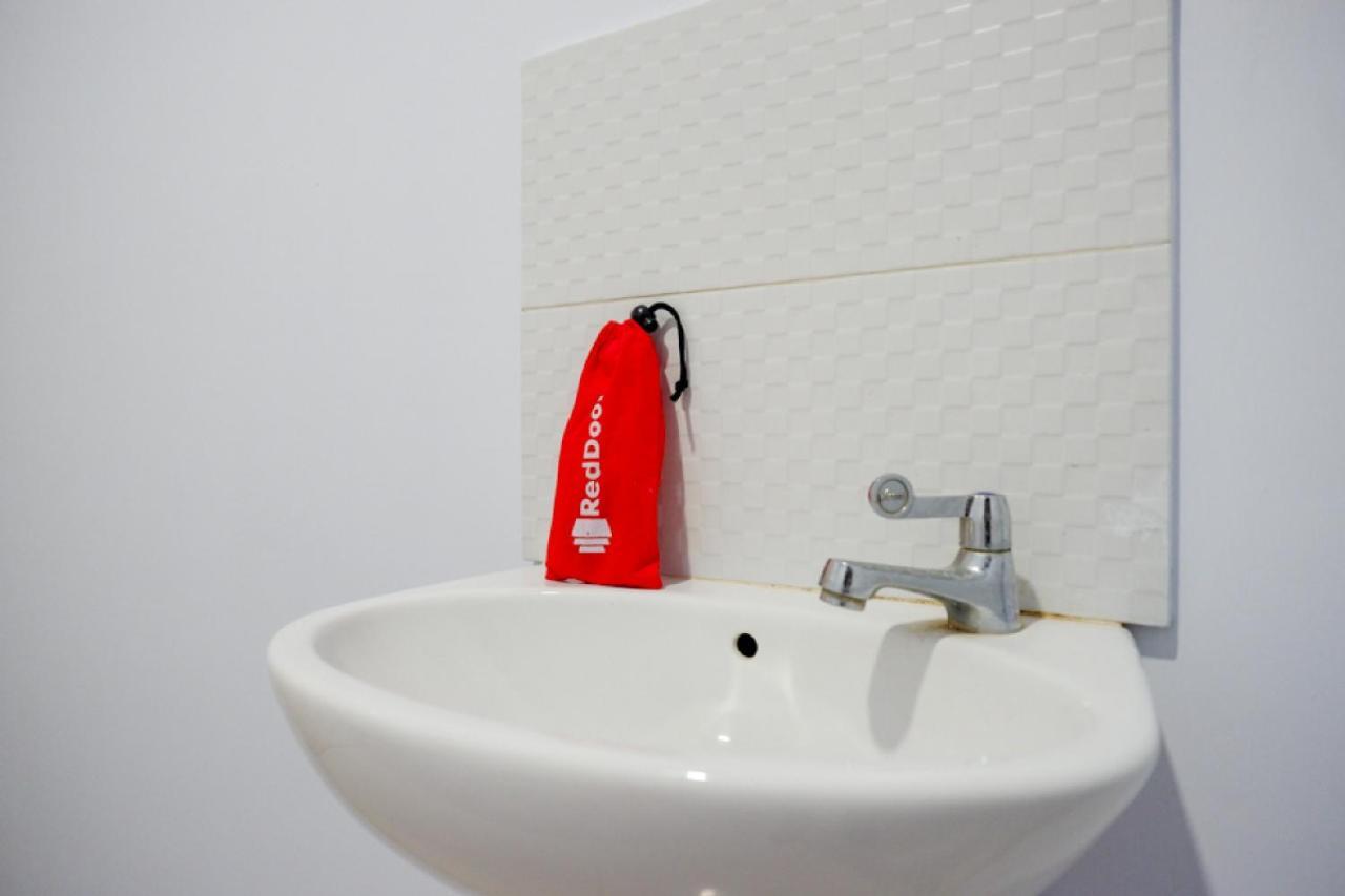 Reddoorz @ Hotel Bravo Pantai Kamali Bau Bau Baubau Екстериор снимка