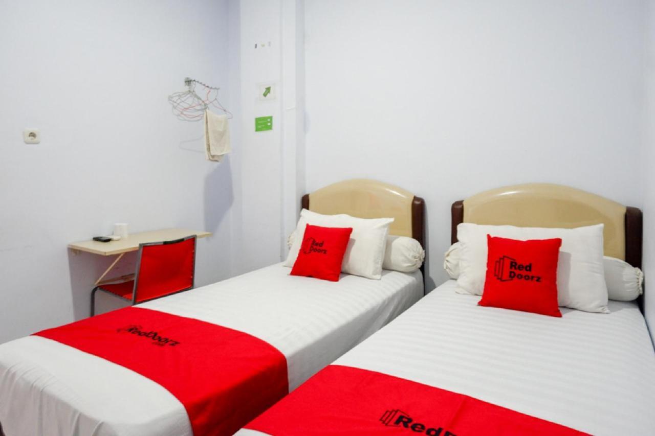 Reddoorz @ Hotel Bravo Pantai Kamali Bau Bau Baubau Екстериор снимка