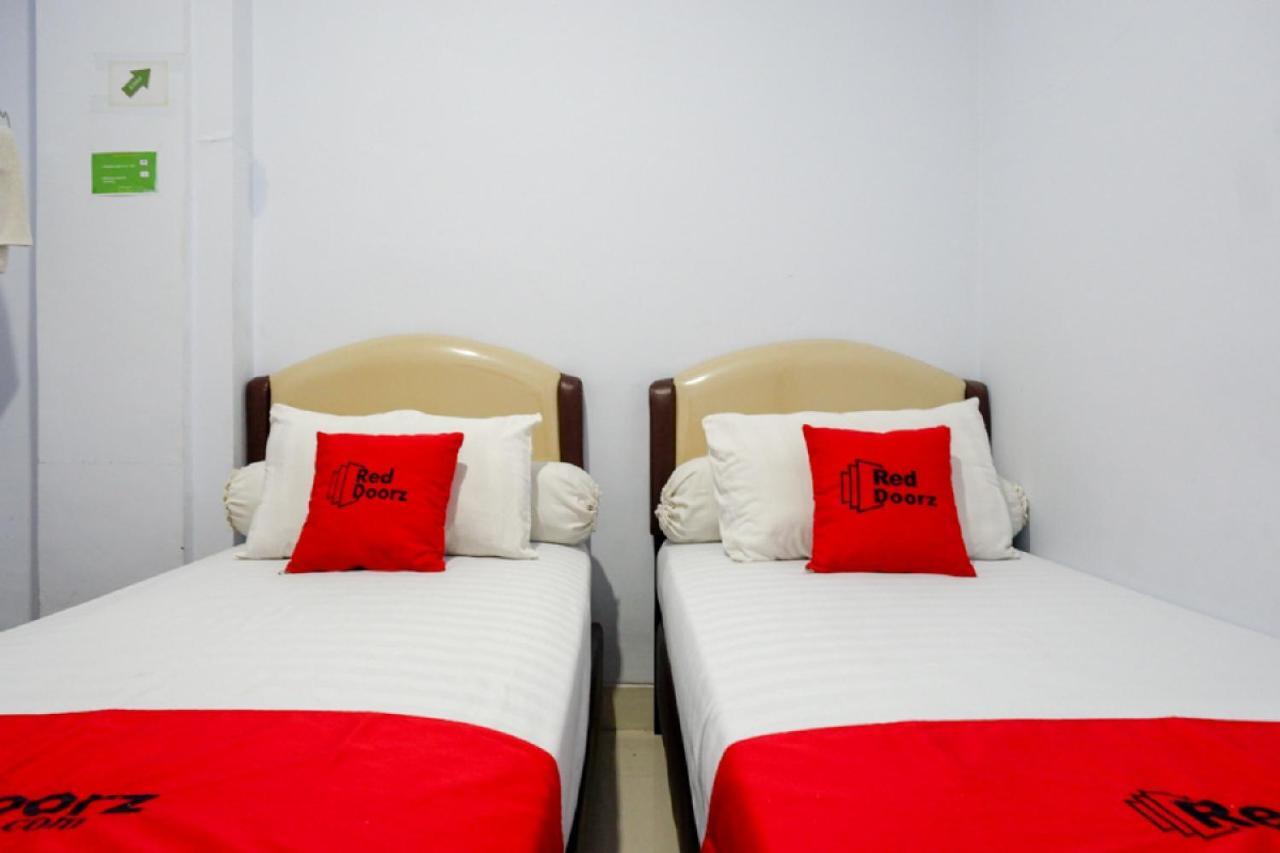 Reddoorz @ Hotel Bravo Pantai Kamali Bau Bau Baubau Екстериор снимка